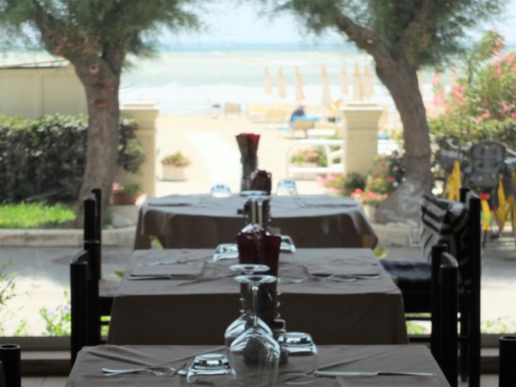 Hotel Miramare Кастільйоне-делла-Пеская Екстер'єр фото