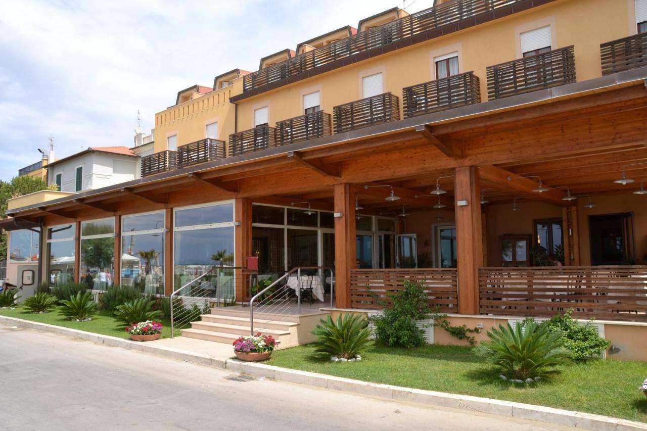 Hotel Miramare Кастільйоне-делла-Пеская Екстер'єр фото